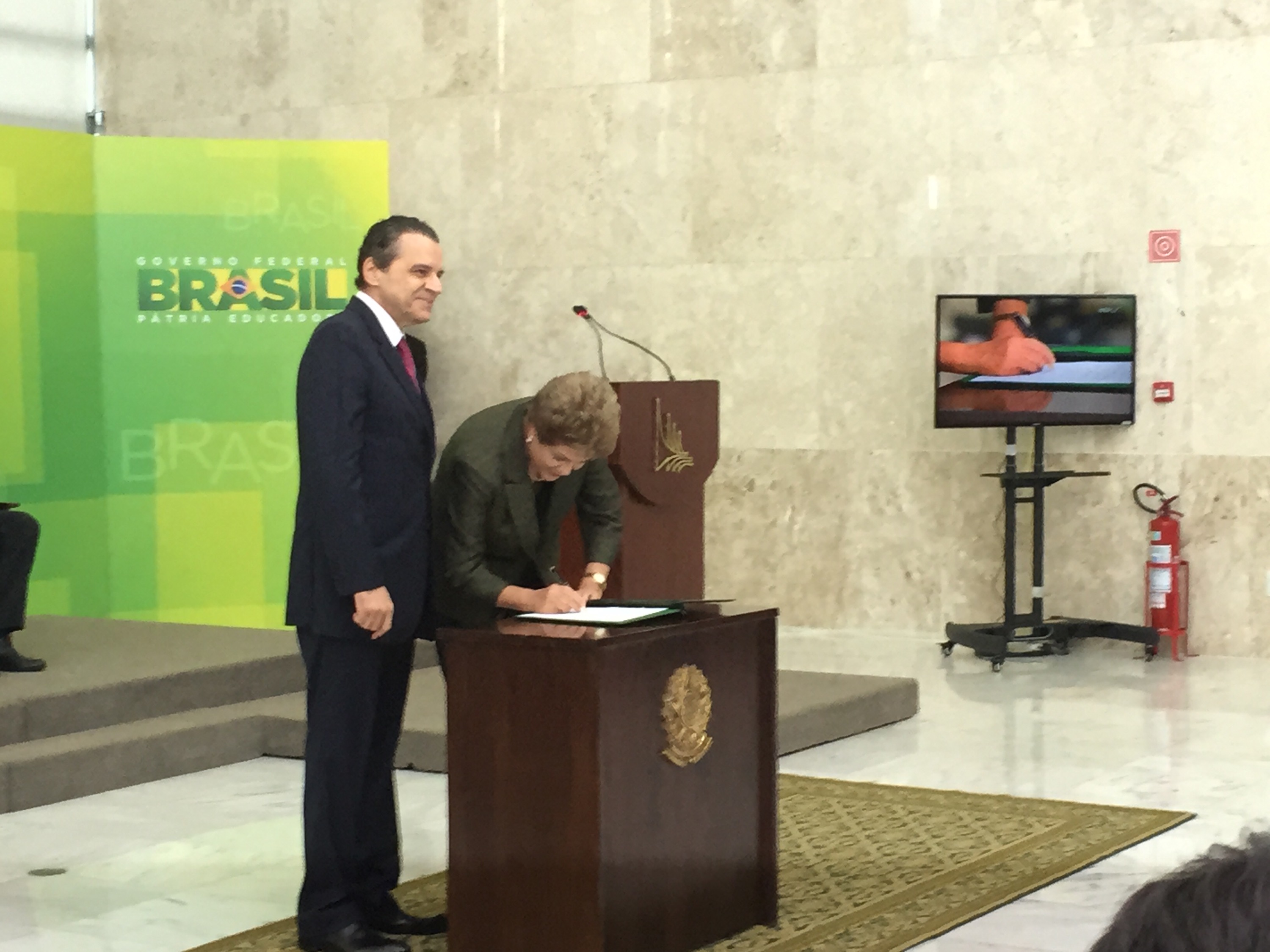 Henrique Alves toma posse como novo ministro do Turismo