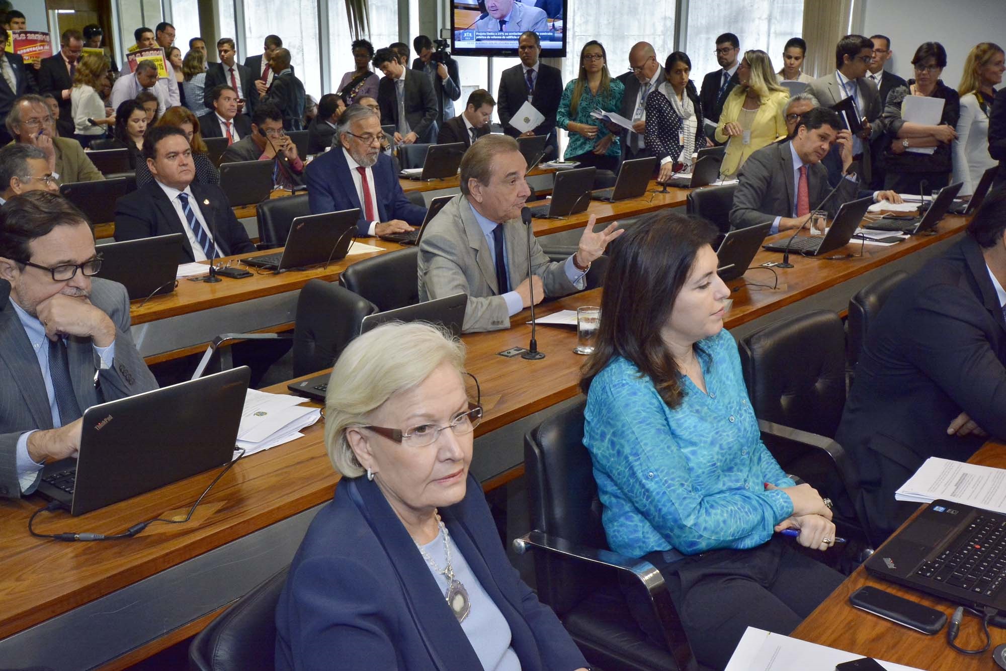 Relatório de Agripino sobre mudança na lei de licitação é aprovado na CCJ‏