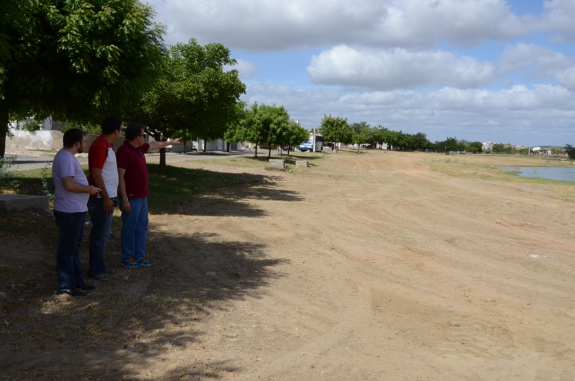Vereador Batata comemora inicio das obras da ciclovia e pista de atletismo no Vila do Príncipe