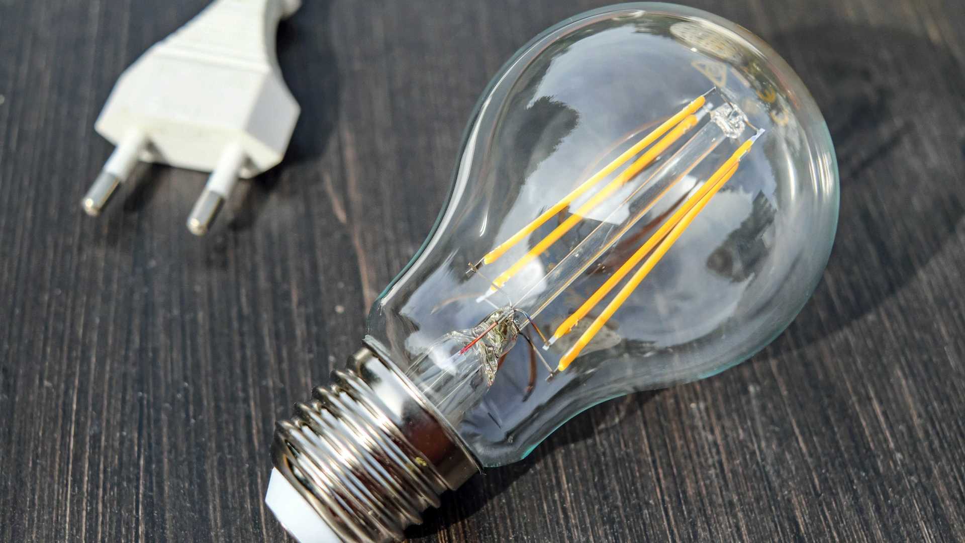 Conta de luz subirá 9,4% e até mais se economia crescer em 2018