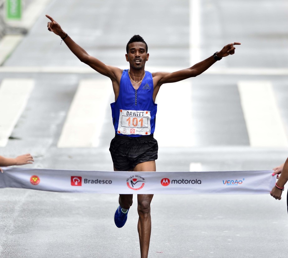 Etíope Dawitt Admasu arranca nos últimos 5km e é bicampeão da São Silvestre