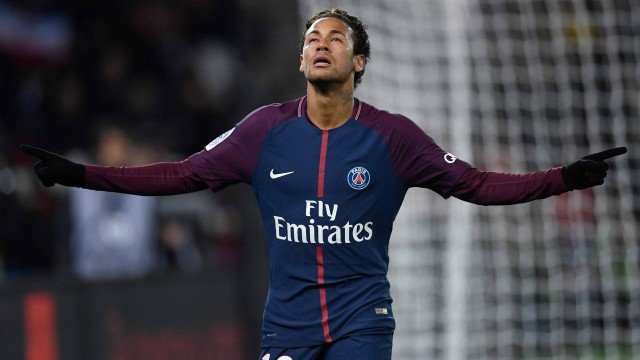 Neymar comemorando gol pelo PSG
