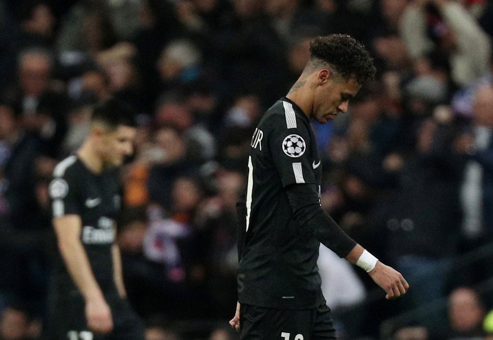 Neymar sai cabisbaixo de Real Madrid x Paris Saint-Germain (Foto: REUTERS/Sergio Perez)