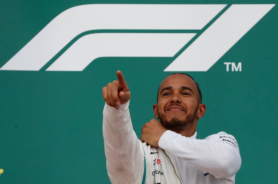 Em corrida maluca, vitÃ³ria cai no colo de Hamilton, que assume a ponta do Mundial